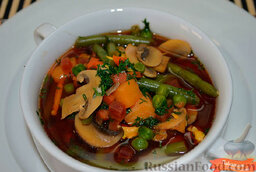 Суп с овощами: Крышкой накрывать не нужно, дайте супу настояться 5 минут, наливайте в тарелочки, а после накроете крышкой.  Суп из овощей с курицей и грибами готов. Приятного аппетита!