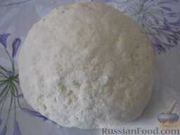 Пирожки печеные с сухофруктами: Тесто накрыть полотенцем. Дать постоять в теплом месте 40-50 минут.