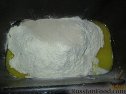 Пирог с индейкой, картофелем и грибами: Как приготовить пирог с индейкой, картофелем и грибами:    В контейнер хлебопечки загружаем все составляющие теста. Ставим на быстрый замес. Даем тесту постоять хотя бы часик.  Можете замесить тесто руками.