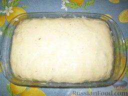 Пирог с индейкой, картофелем и грибами: Закрыть второй половиной теста и смазать растительным маслом.