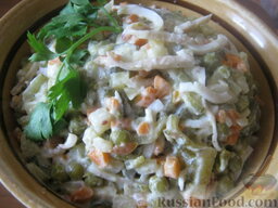 Салат из кальмаров с овощами: Салат с кальмарами и овощами готов.  Приятного аппетита!