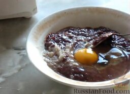 Оладьи из печени: Как приготовить оладьи из печени:    Печень и лук пропустить через мясорубку. Добавить яйцо.