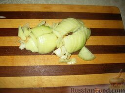 Бозартма из курицы: Как приготовить бозартму азербайджанскую:    Лук нарезать полукольцами или четвертькольцами.