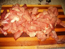Свиное раксо: Как приготовить свиное раксо:    Мякоть свинины нарезать тонкими длинными брусочками.