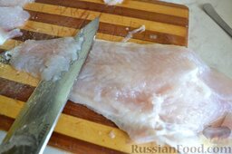 Рыбная запеканка: Приготовление рыбной запеканки.    Рыбу нарезаем пластами.