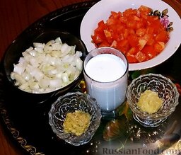 Рыба карри по-мадрасски (Madras Fish Curry): Продукты для тушения: помидоры, лук, кокосовое молоко, паста из чеснока, паста из имбиря. (Фото 4.)