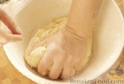 Пасхальный кулич: Тесто для кулича пасхального не должно быть крутым, но, в то же время, должно не прилипать к рукам.