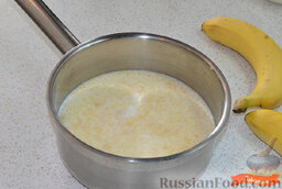 Творожный десерт: Как приготовить творожный десерт с бананом:    В сотейник насыпать желатин, залить молоком и отставить в сторону до набухания.