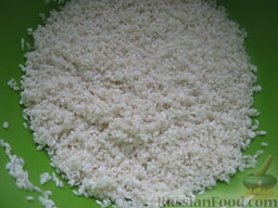 Рисовая каша с сухофруктами (в мультиварке): Рис тщательно промыть в холодной воде.