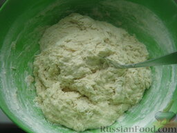 Быстрое дрожжевое постное тесто: Затем добавить соль, 1 стакан растительного масла. Перемешать. Добавить муку и замесить мягкое тесто.