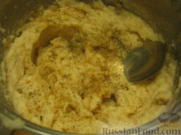 Хумус из белой фасоли: Влить в массу 1 ст. ложку оливкового масла, посолить, добавить все специи.