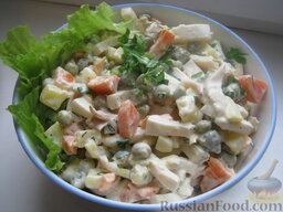 Салат из кальмаров с картофелем и морковью: Салат с кальмарами, картофелем и морковью готов.  Приятного аппетита!