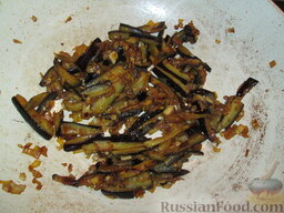 Баклажаны остро-сладкие по-китайски: Вернуть баклажаны на сковороду и потушить 3 минуты.