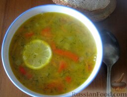 Суп овощной с чечевицей и сладким перцем: Можно подать овощной суп с чечевицей с долькой лимона.  Приятного аппетита!