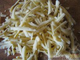 Слоеный салат с тунцом: Сыр твердый натереть на крупной терке.