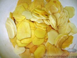 Шинк-лода (картофельная запеканка): Как приготовить картофельную запеканку:     Картофель очистить и порезать тонкими ломтиками. Посолить и поперчить.