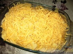 Шинк-лода (картофельная запеканка): Сверху заготовку для картофельной запеканки посыпать тертым сыром.