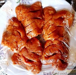 Курица Тандури, запечённая со специями в духовке (Tandoori Chicken): Фото 5. Курица в 1-ом маринаде.