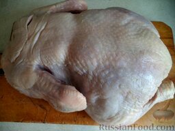 Курица тушеная в сметане, с черносливом: Как приготовить курицу тушеную в сметане:    Курицу бройлерную помыть и осушить.