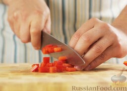 Овощное cоте: Сладкий перец нарезать кубиками.
