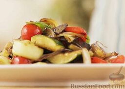 Овощное cоте: Готовое овощное соте выложить на блюдо.   Соте может быть отличным гарниром, например к жареной индейке.   Приятного аппетита!