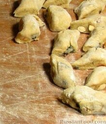 Печенье по мотивам "Кантуччи": Колбаски порезать на кусочки, длиной примерно 4-5 см.