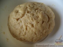 Пирожные "Картошка" из домашнего печенья: Замесить мягкое тесто, выложить в пластиковый пакет. Поставить в холодильник на 30 минут.