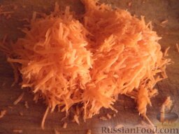 Котлеты из мясного фарша с морковью: Морковь почистить, вымыть и натереть на средней терке.