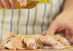 Цыпленок в кленово-бальзамической глазури: Поливаем оливковым маслом.