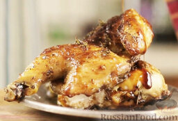 Цыпленок в кленово-бальзамической глазури: Готового цыпленка разрезаем пополам.  Приятного аппетита!