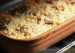 Картофельное пюре с беконом и сыром чеддер: Запекать в разогретой духовке при 180 градусах 20 минут.