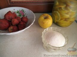 Компот из клубники с лимоном и яблоками: Продукты для компота перед вами.    Вскипятить чайник.