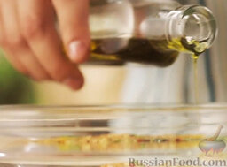 Тосканскии&#774; салат с фенхелем, апельсинами и орешками: Посолить и заправить оливковым маслом. Перемешать.