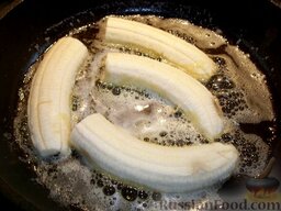 Жареные бананы: В растопленное масло отправьте жариться банан.