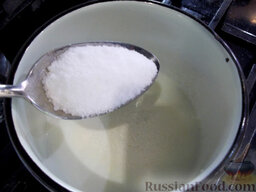 Кофейно-молочное желе: Как приготовить кофейно-молочное желе:    В молоко добавьте сахар и доведите до кипения. Выключите и дайте немного остыть.