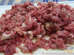 Котлеты из рубленого мяса: Как приготовить котлеты из рубленого мяса:    Мясо нарезать мелкими кусочками. У меня размер кусочков получается примерно 1-2 см.
