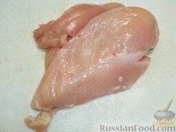 Куриные отбивные: Как приготовить куриные отбивные:    Куриное филе помойте и оботрите бумажным полотенцем, чтобы впиталась вся влага.