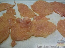 Куриные отбивные: Молоточком для мяса отбейте филе с двух сторон.