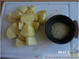 Касуэла: ШАГ 3   Через 10 минут добавить картошку, нарезанную крупными кубиками, и рис.