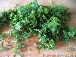 Легкий салат из капусты: Укроп помыть и мелко нарезать.