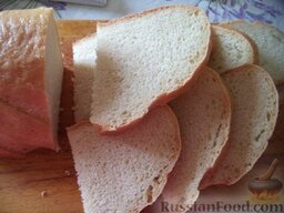Гренки "Простецкие": Черствый хлеб нарезать на порционные ломтики.