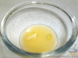 Жареная скумбрия: Выдавите сок лимона и добавьте его к маринаду.