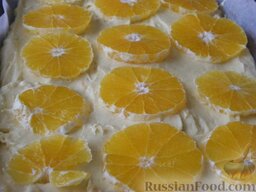 Открытый пирог с апельсинами: Выложить кружочки апельсинов.