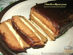 Десерт из манной крупы с шоколадом: Затем переложить десерт из манки на блюдо и нарезать кусочками.  Приятного аппетита!