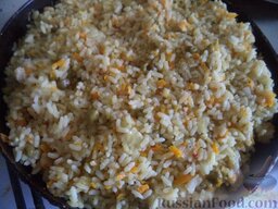 Овощное рагу с рисом: Перемешать. Снять овощное рагу с рисом с огня. Дать настояться в течение 5 минут и можно подавать на стол.