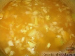 Гороховый суп: Вкинуть их в кастрюлю с горохом. Варить 15-20 минут.