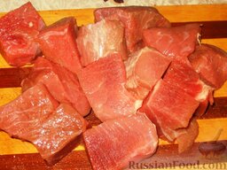 Нохат шурпа: Порезать мясо кусочками.