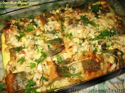 Картофель с сельдью по-фински: Готовое блюдо посыпать зеленью и подавать горячим.