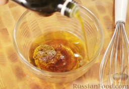 Классическая заправка "Винегрет": Добавляем оливковое масло.    Количество масла и уксуса (или лимонного сока) для заправки 