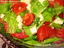 Овощной салат с салями и сыром: Приятного аппетита!